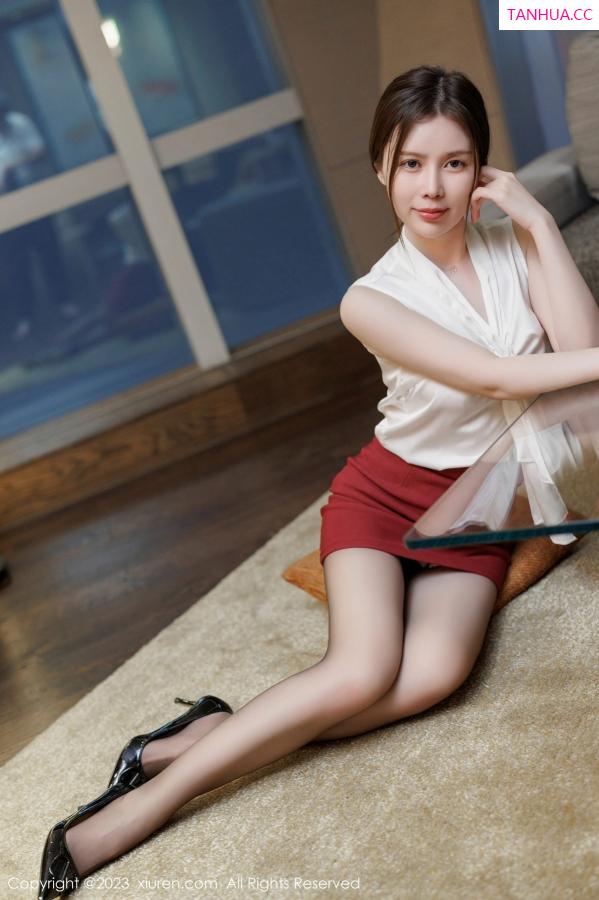 吴雪瑶  [XiuRen]高清写真图 2023.05.12 No.6727 吴雪瑶 短裙美腿第22张图片